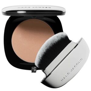ISO looking for Marc Jacobs Accomplice Instant Blurring Powder with brush